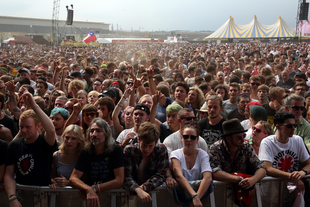 Photos of Red Hot Chili Peppers, Eagles of Death Metal, Nas, Lapsley at