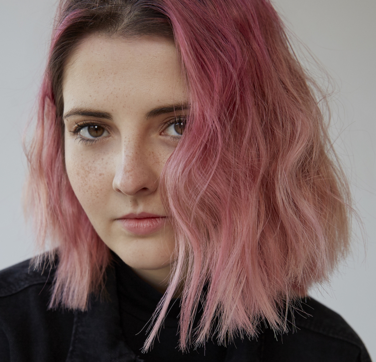 Emily Burns returns with another refined pop juxtaposition on “Damn