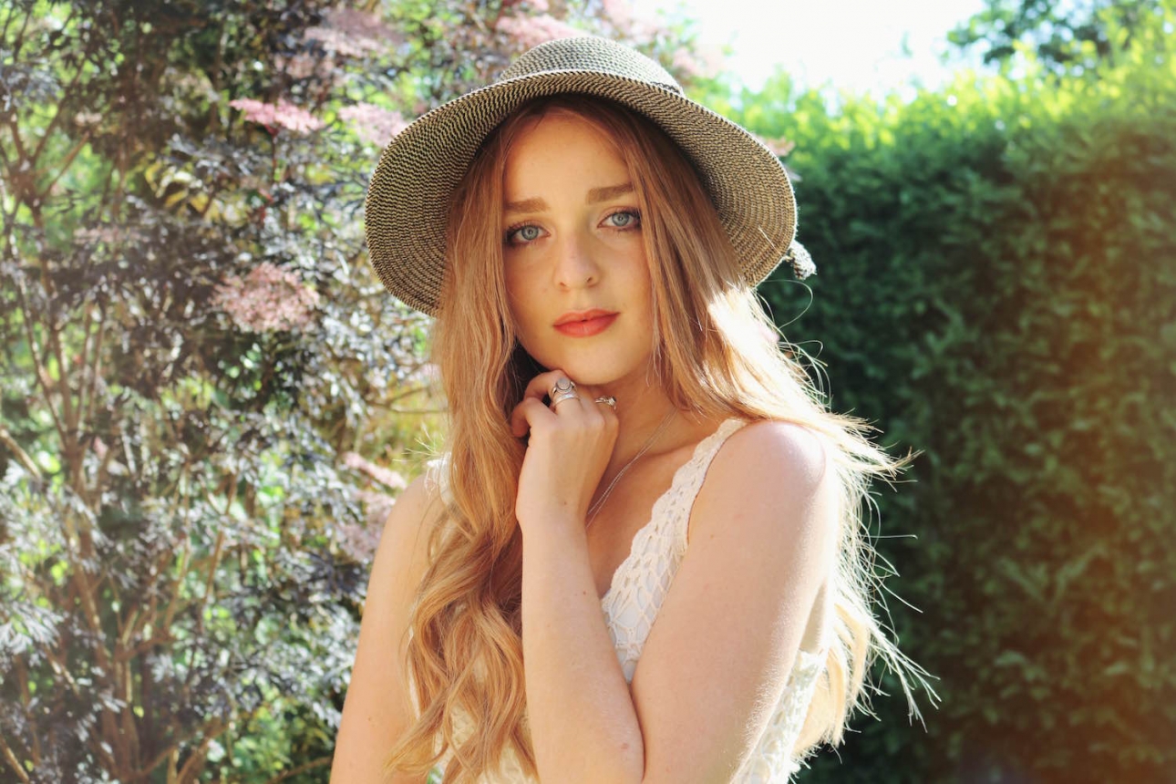 Sophie Morgan finds contentedness in mellow track “Sons &amp; Daughters”