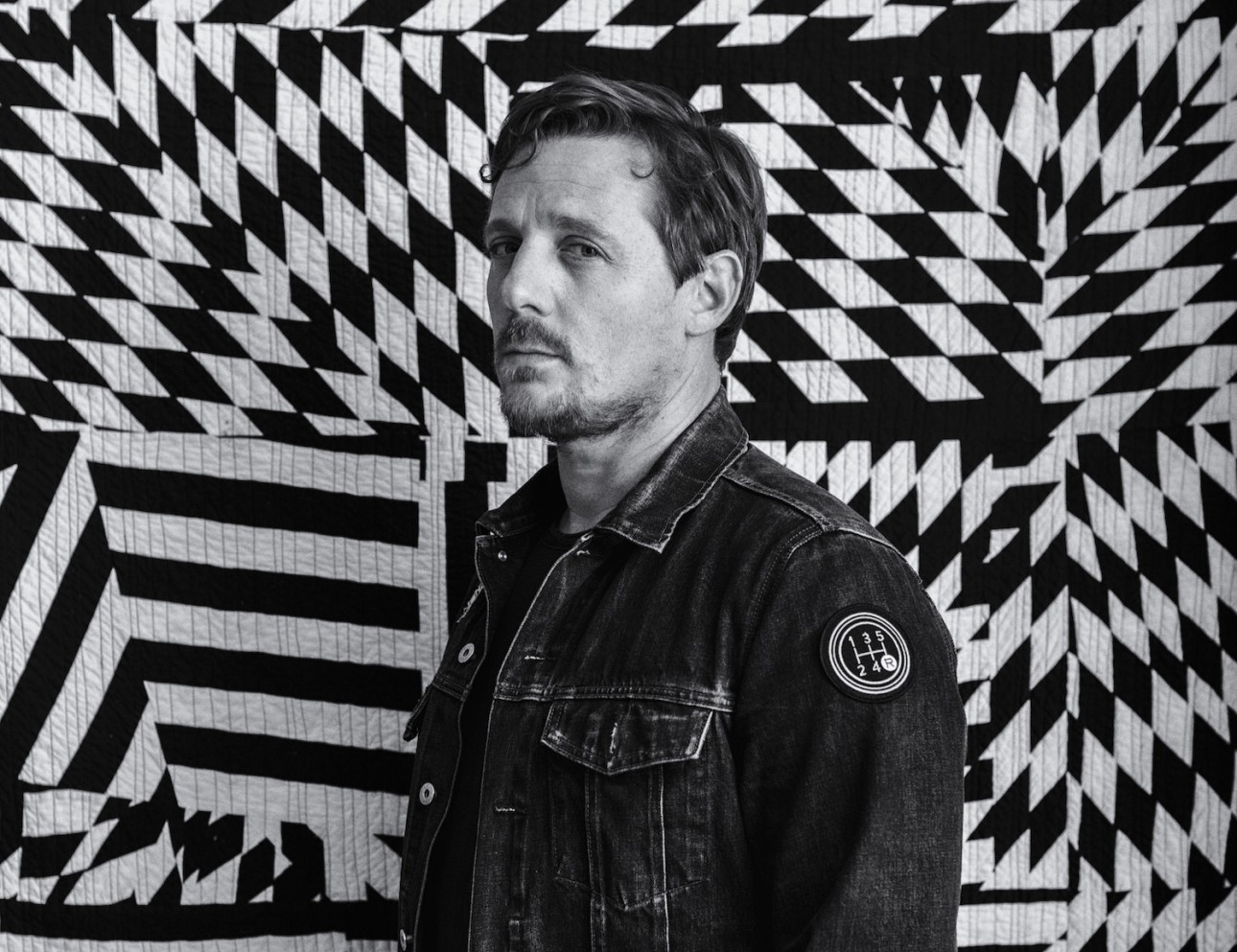 Sturgill Simpson details new album and shares electrifying single “Sing