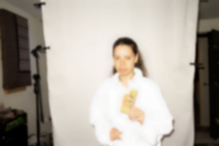 Tirzah previews new album with fourth outing “Hive Mind”