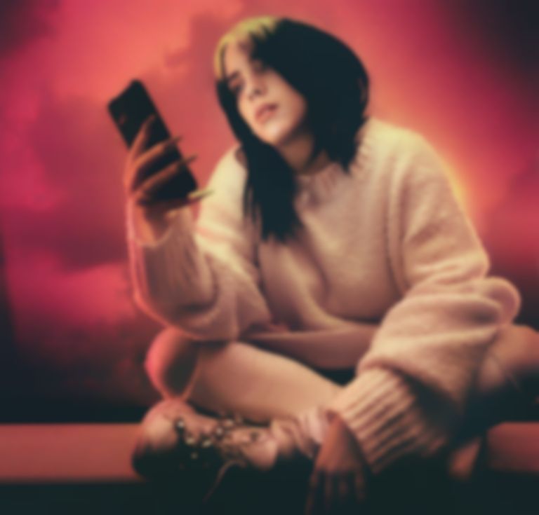 Billie Eilish has been fostering two puppies during the coronavirus(01)