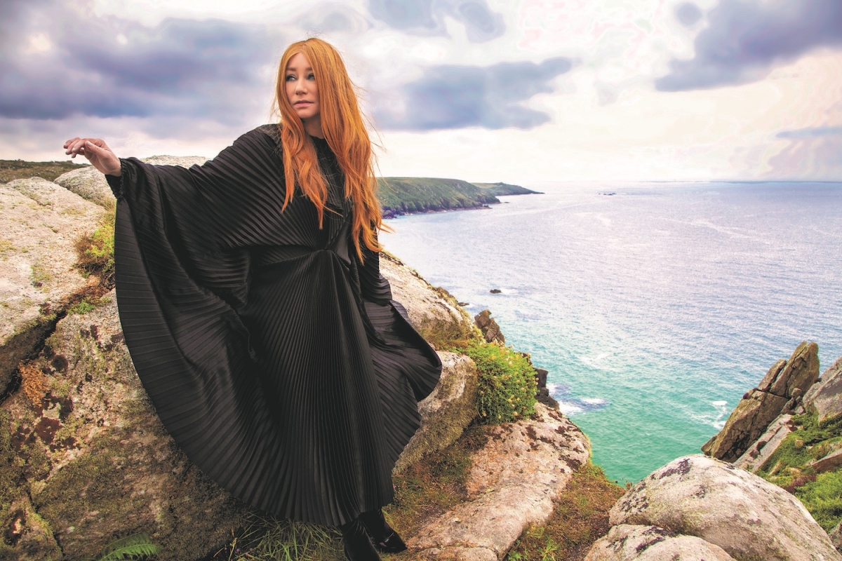 Tori Amos releases new song “Speaking With Trees” - NEWS | BANDMINE.COM