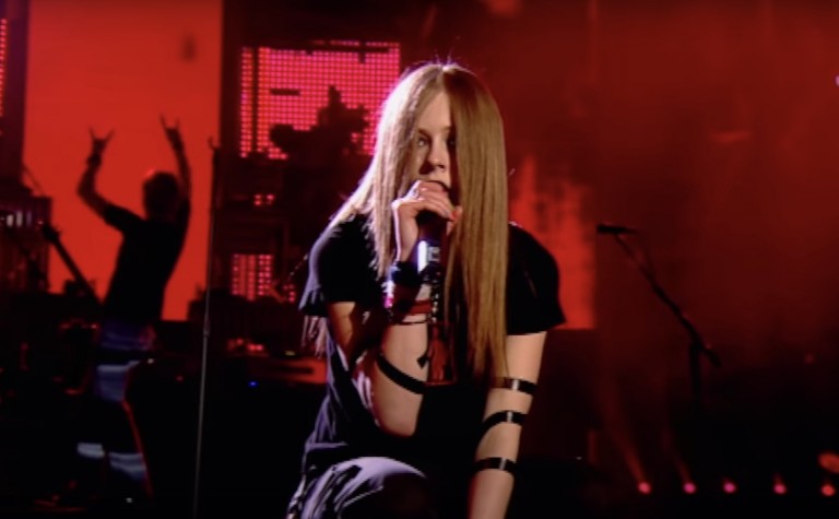 Avril Lavigne makes TikTok debut with "Sk8r Boi" Tony Hawk ...