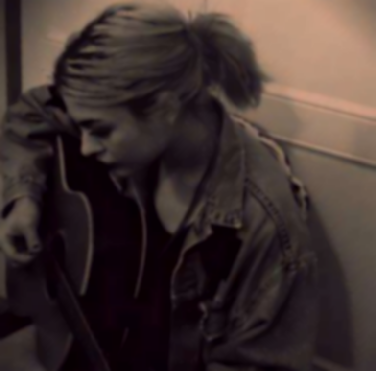 Frances Bean Cobain makes solo debut