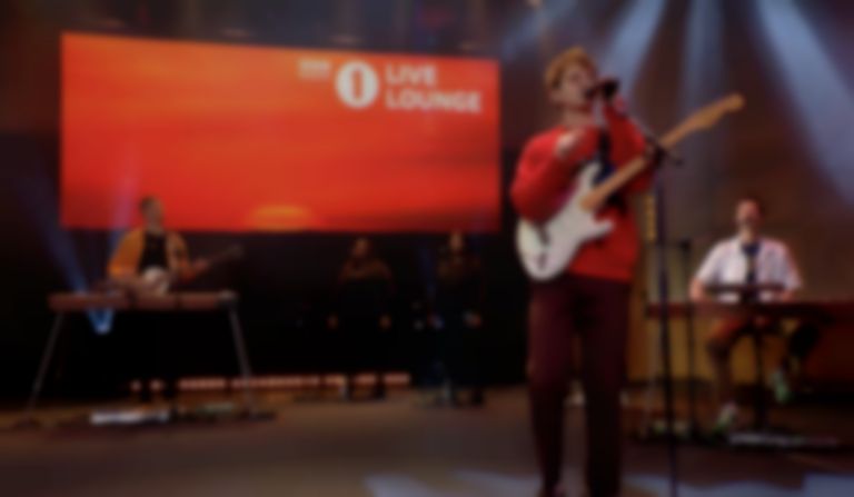 Glass Animals cover Lorde’s “Solar Power” during BBCR1 Live Lounge set