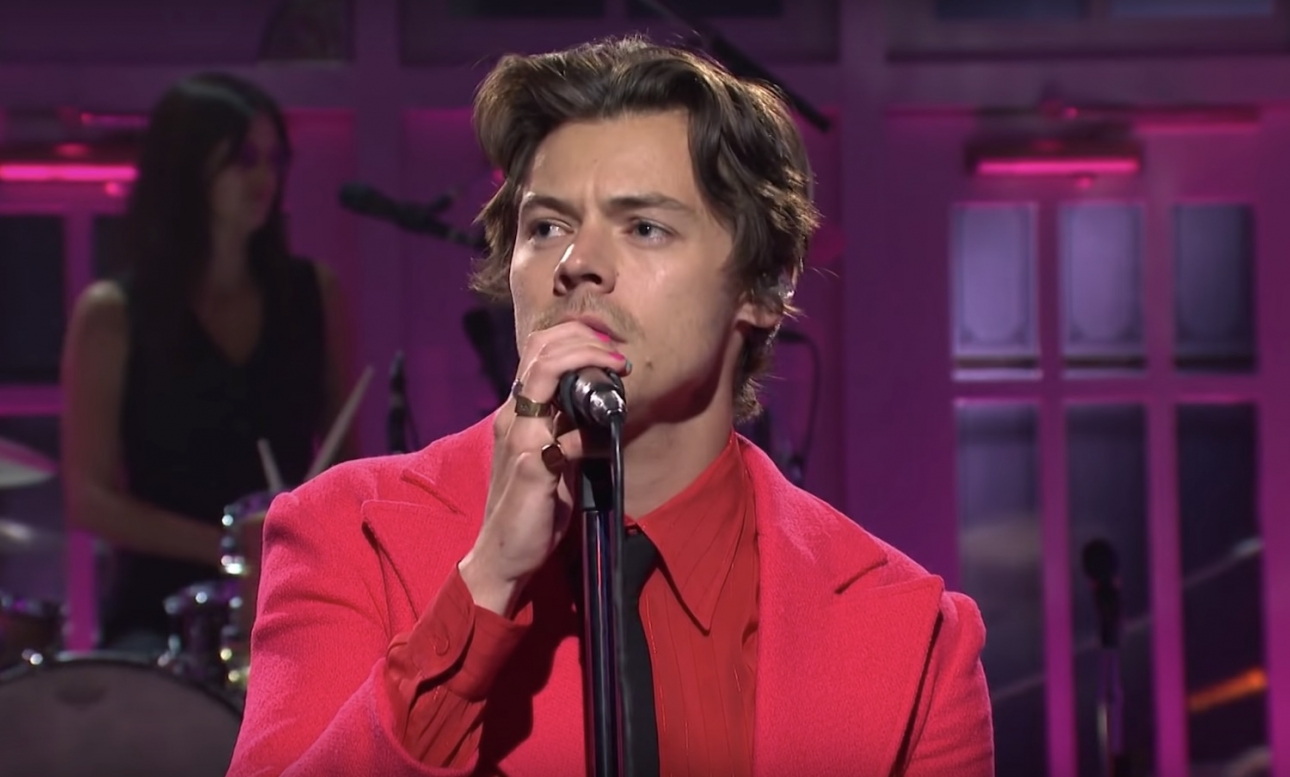 Harry Styles drops “Watermelon Sugar” single after hosting SNL