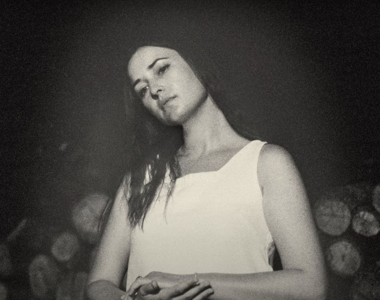 Jess Williamson links with Hand Habits for new song “Pictures of Flowers”