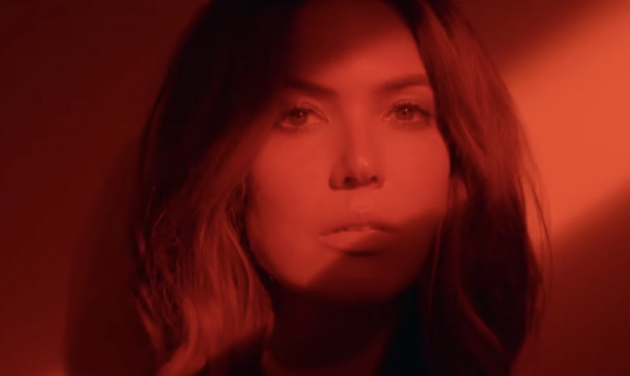 Mandy Moore Drops First New Song In A Decade When I Wasn T Watching