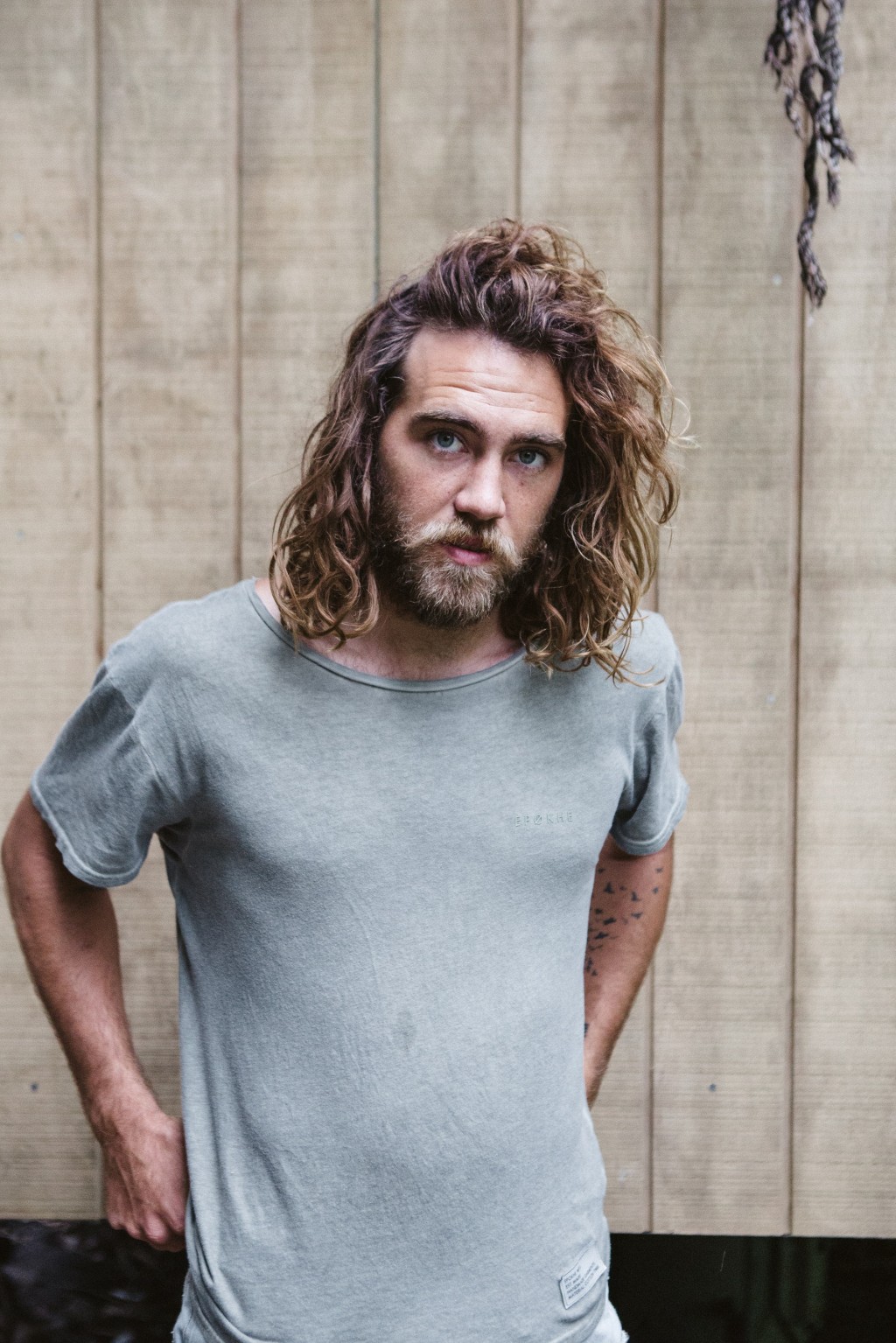 Matt Corby mixes ‘60s cool with modern R&B on “Knife Edge”