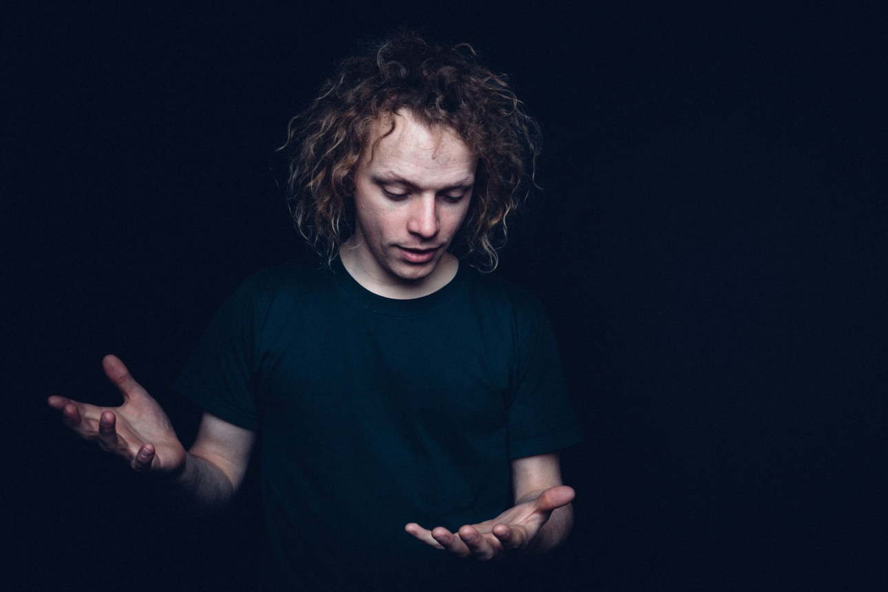 Norway S Moddi Takes On Kate Bush S Army Dreamers For His Protest Song Covers Record Tears o'er a tin box oh, jesus christ, he wasn't to know like a chicken with a fox he couldn't win the war with ego. for his protest song covers record