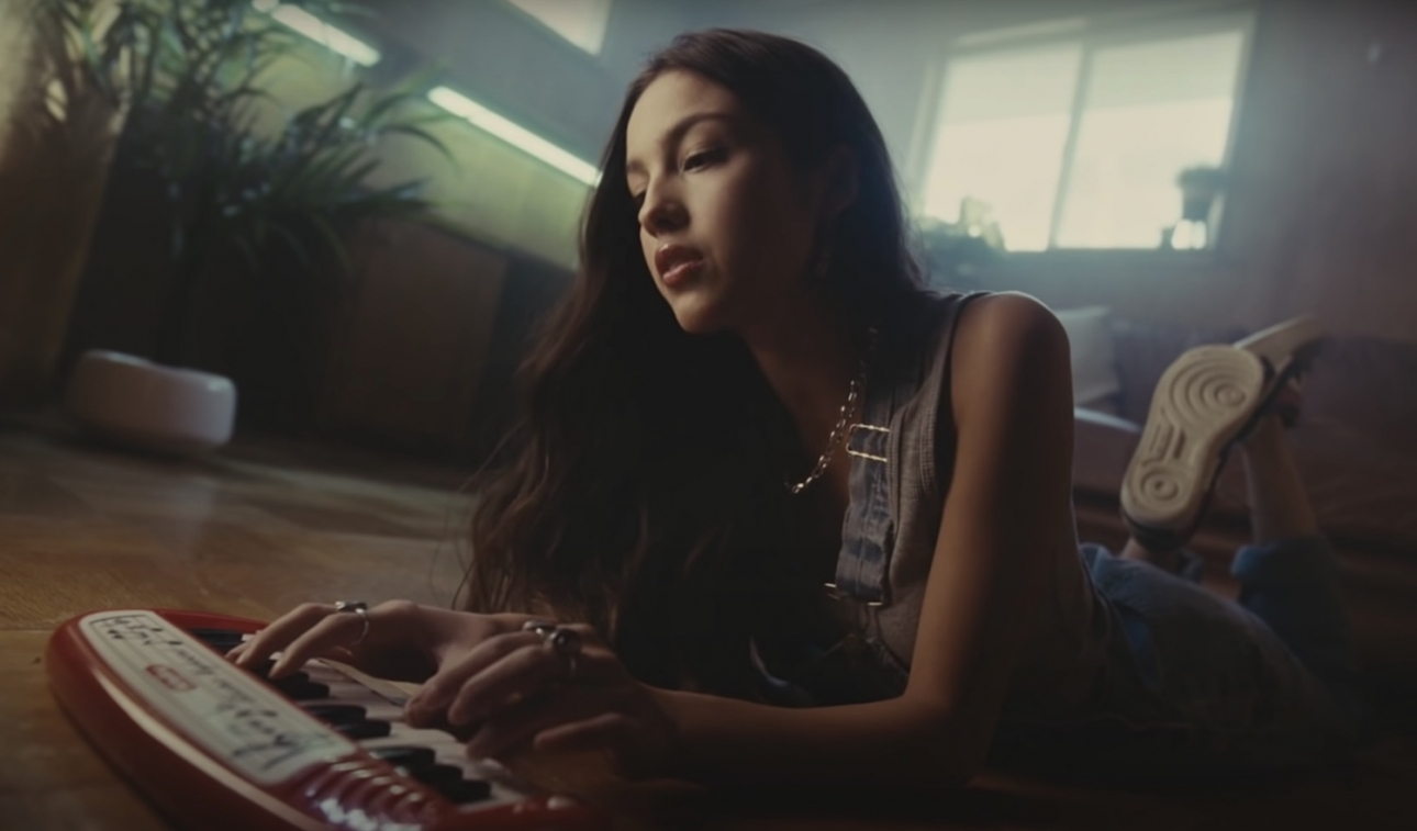 This angry driver parody response to Olivia Rodrigo's ...