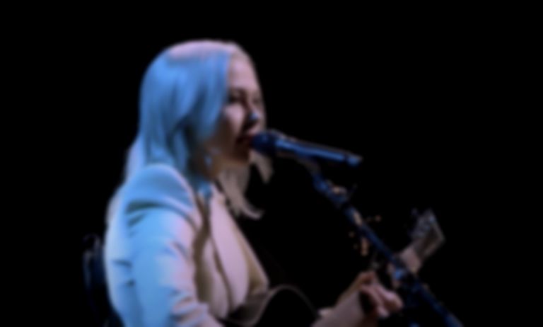 Phoebe Bridgers sings “Bags” with Clairo at Milan show