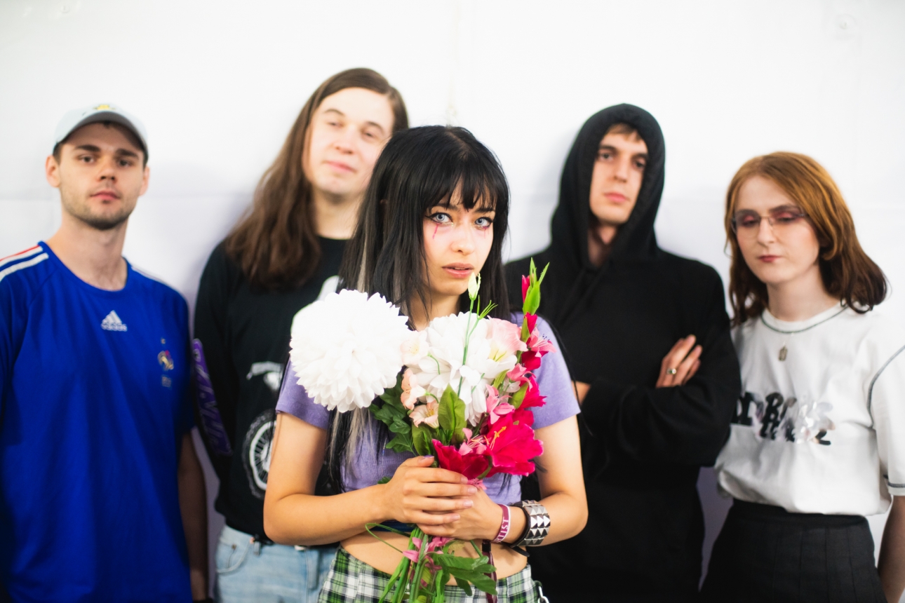 Kero Kero Bonito Play A Game Of Would You Rather At End Of The Road Последние твиты от kero kero bonito (@kerokerobonito). kero kero bonito play a game of would